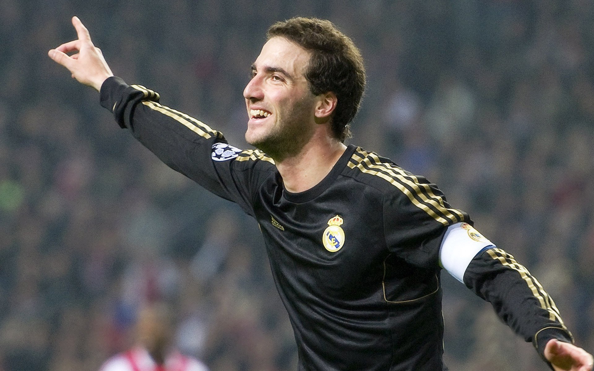 沙特淘汰赛过关加拿大,穆勒成为关键先生,当团队足球遇上个人英雄主义